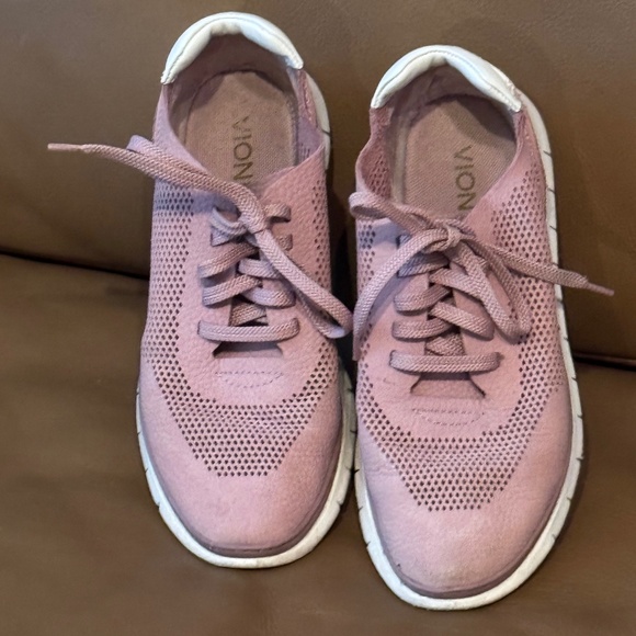 Vionic Joey Nubuck Sneaker in Mauve Size 6.5 - Picture 1 of 8